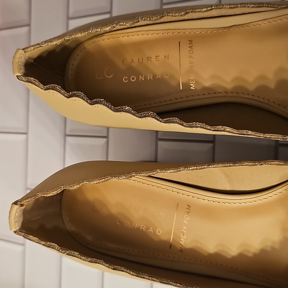 Lauren Conrad Women's Memory Foam Cream Scalloped Pumps - Picture 2 of 6